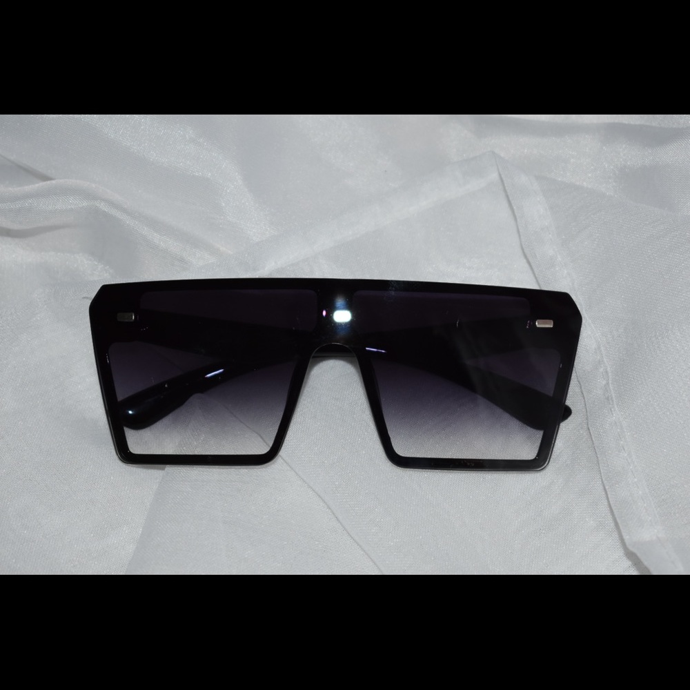 Sunglasses - Picture 3 of 4